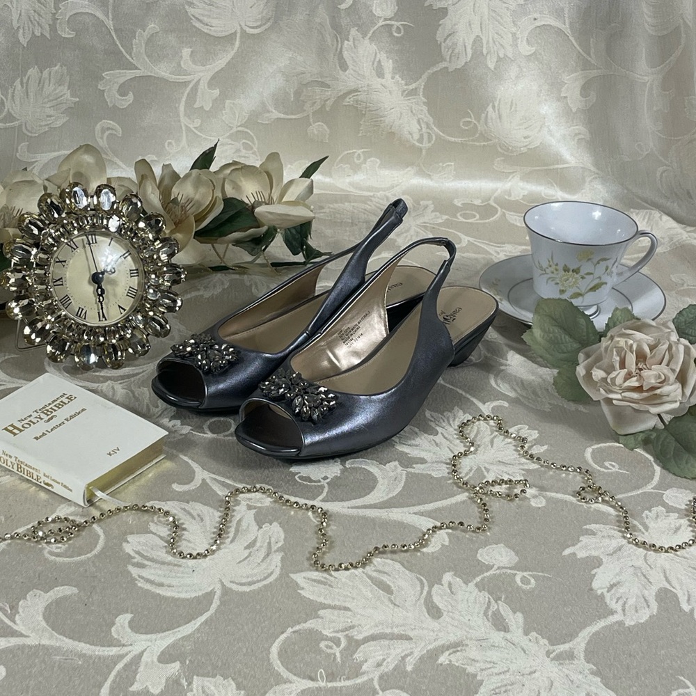 Gray Silver East 5th Flex Metallic Faux Leather Rhinestone Open Toe 9 1/2M shoes